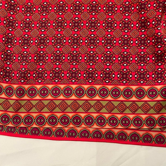 Jones New York Sleeveless Blouse. - Picture 3 of 5